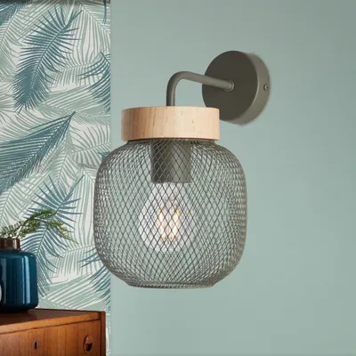 Produktbild von BRILLIANT grüne Wandleuchte GIADA | Wandlampe mit Holz Details | 1x E27 Fassung max. 40W | Metall/Holz