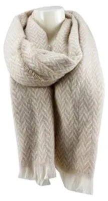 Imagen del producto de Bufanda de invierno para mujer, diseño moderno con hilo de Polyester. Bufanda de invierno estilo cashmere, con flecos. Dimensiones: 190 x 45 cm. Bufanda cálida para mujer con flecos y brillo. Diseño: 2 / Color: Beige