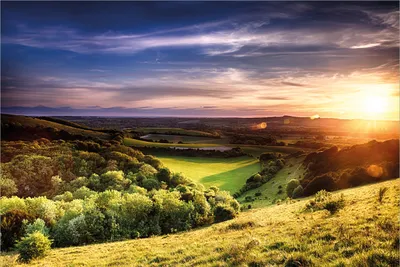 Produktbild von Wallario Premium Vliestapete Fototapete Farbenfroher Sonnenuntergang in England in der Größe 400 x 267 cm, extra dick, wird in 5 Teilen geliefert