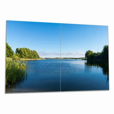 Produktbild von Wallario Herdabdeckplatte aus Glas, Größe 80 x 52 cm 2-teilig, Motiv Malerischer See mit Schilf unter blauem Himmel