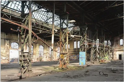 Produktbild von Wallario Wandbild Verlassene Industriehalle - Alte Fabrik, Größe: 61 x 91,5 cm, Poster mit rahmenlosen Bildhalter