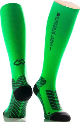 Produktbild von Under Pressure Runattack Sport Kompressionssocken 35-38 (Wade: 28-38cm) Grün