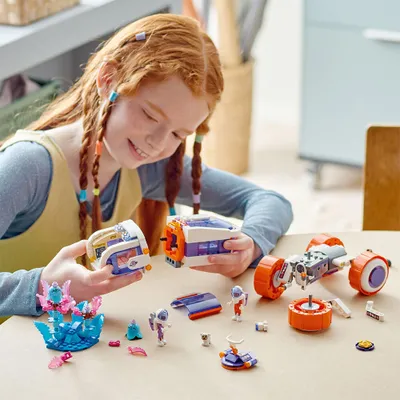 Produktbild von LEGO Friends Fahrzeug zur Weltraumforschung Set, Bauspielzeug für Kinder ab 8 Jahren, Mädchen & Jungen, Spielset mit 2 Mini-Puppen, einem Hund und 2 Alien-Figuren, Geschenk-Idee zum Geburtstag 42602
