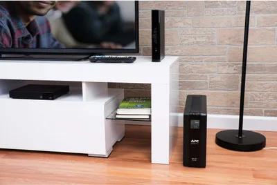 Produktbild von APC by Schneider Electric Back UPS PRO - BR900MI - USV 900VA (6 IEC Ausgänge, Multifunktionsdisplay, 1GB Netzwerk Datenleitungsschutz)