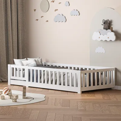 Produktbild von Fortuna Lai Kinderbett Bodenbett Holzbett mit Rausfallschutz und Tür, Spielbett Doppelbett für Kinder 90x200cm, Weiß