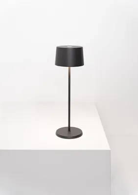 Produktbild von Zafferano Olivia Pro Tischlampe - Aufladbare LED Außenlampe - 35,5 cm - Grau