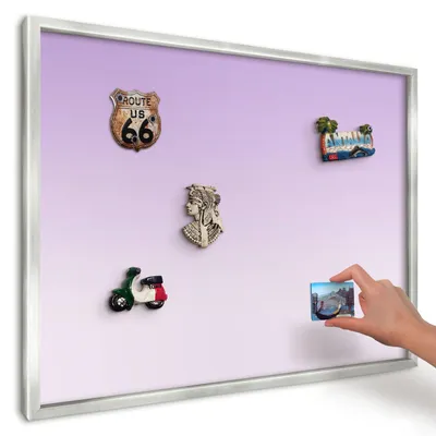 Produktbild von Magnettafel 70x50 cm in einem silbernen Rahmen - Magnetische Metalltafel, Magnetpinnwand zur Wandmontage für Wohnzimmer, Küche, Flur, Kinderzimmer und Büro - Feiner Farbverlauf