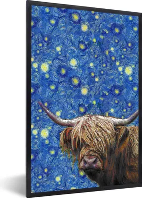 Produktbild von MuchoWow® Gerahmtes Poster Van Gogh - Schottischer Highlander - Sternennacht 20x30 cm - Poster mit Schwarzem Bilderrahmen Wandposter Rahmen Foto Bilder - Drucken - Bilder Poster im Rahmen