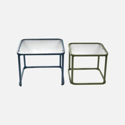 Produktbild von sweeek - Satztische aus Metall und geriffeltem Glas - Blau und grün