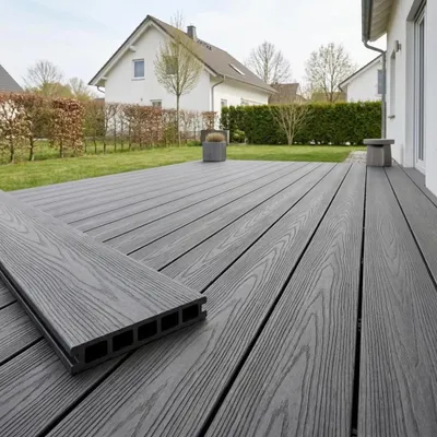 Produktbild von WPC Terrassendielen Komplettset 36 m² Anthrazit | mit Unterkonstruktion & Klicksystem, 25×145 mm, 5-Kammer | rutschfest Terrasse Balkon | WoodoMykonos