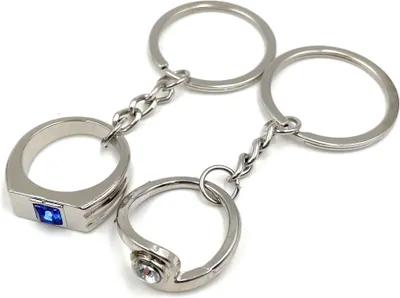 Produktbild von Onwomania Partner Ringe Eheringe Schlüsselanhänger Metall Glücksbringer in Alu Geschenkbox, ideal zum Verschenken