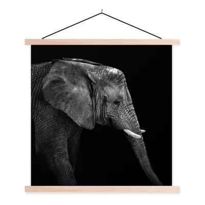 Produktbild von MuchoWow® Textilposter Elefant - Schwarz und weiß - Porträt - Tiere 60x60 cm mit holzfarbenen Rahmen - Wanddekoration