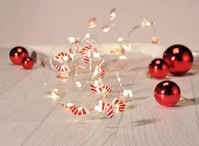 Produktbild von LED Lichterkette mit 40 roten Stiefeln Nikolausstiefel Drahtlichterkette