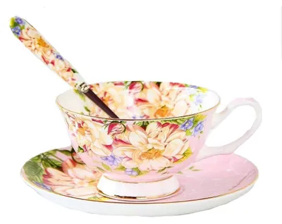 Immagine prodotto di Set regalo: tazza in porcellana fine con piattino e cucchiaino