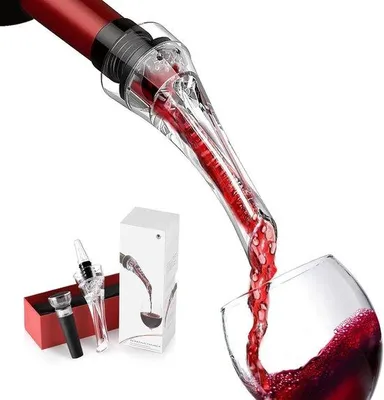Produktbild von Weinbelichter und Weinpumpen Set - Tropfenfreie Schenktülle und Weinverschluss