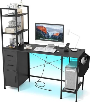 Zdjęcie produktu dla Biurko komputerowe z regulowanym oświetleniem LED i stacją ładującą, z otwartymi półkami, 2 szufladami, 1 szafką, czarne, 140 x 50 x 148 cm