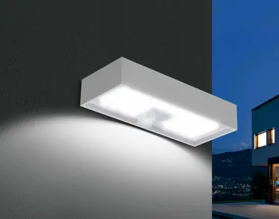 Produktbild von CENTURY LED-Solarwandleuchte für den Außenbereich DOMINO, weiß, 6 W, 4000 K, IP65