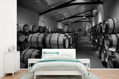 Produktbild von MuchoWow® Fototapete für Wohnzimmer oder Schlafzimmer Wandtapete Vinyl Motivtapete Blick auf die Weinfässer in einem Weinkeller in Bordeaux, Frankreich - schwarz und weiß - 330x220 cm - Fototapeten