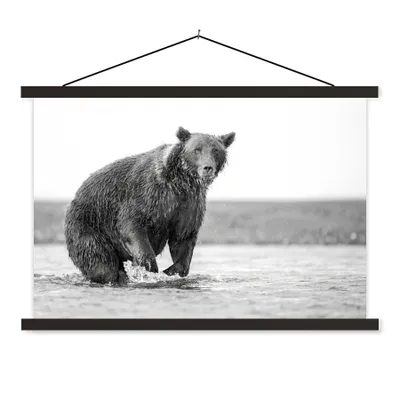 Produktbild von MuchoWow® Textilposter Bär - Fisch - Wasser 150x100 cm mit schwarzem Rahmen - Schlafzimmer