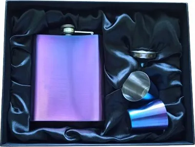 Obrázok produktu pre Súprava dúhových fľašiek s dvoma pohárikmi na likér v elegantnej krabičke