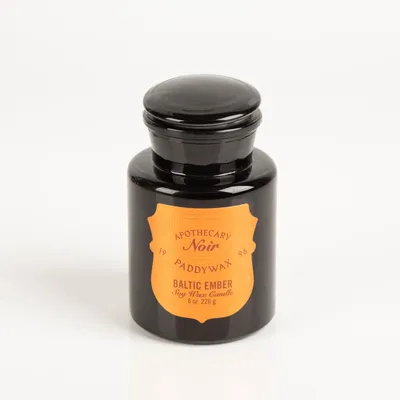 Imagen del producto de Vela aromática Apothecary Noir Baltic Ember, 226 g – Paddywax