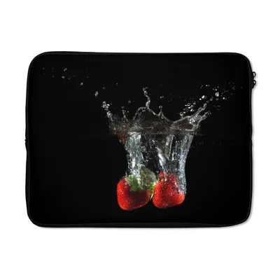 Produktbild von MuchoWow® Laptop Hülle 15 Zoll Erdbeeren - Obst - Wasser - Schwarz - Rot Laptoptasche - Laptoptasche - Sleeve - Rundum-Schutz