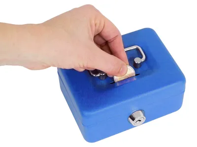 Zdjęcie produktu dla Puszka na pieniądze ze stali, szerokość 12,5 cm, zamykana na klucz, z otworem na monety