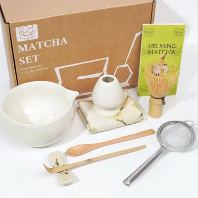 Immagine prodotto di Set per Matcha color beige, composto da 8 pezzi: ciotola, brocca, spatola di bambù, cucchiaino, setaccio, ideale per preparare il matcha latte