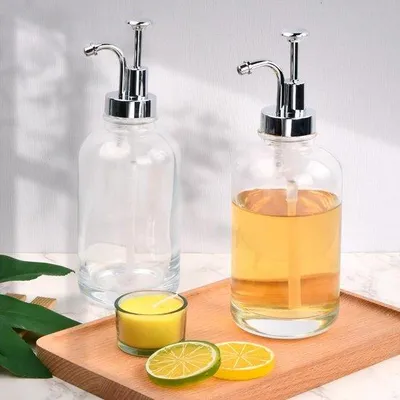 Obrázok produktu pre Dve sklenené nádoby s objemom 500 ml s dávkovačom a misou, dávkovače omáčky so sklenenými nádobami, nádobky na ocot a olej, dávkovač na omáčky, ocot, olivový olej, kuchyňa, kaviareň