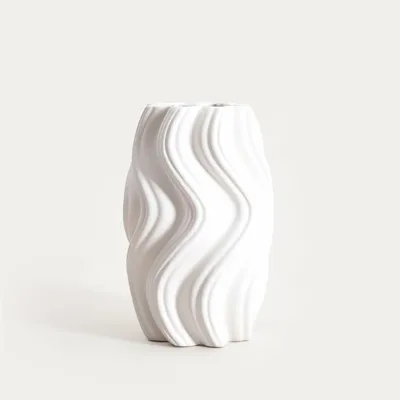 Zdjęcie produktu dla HOMLA Wazon SALANA falowany biały 16x15x26 cm