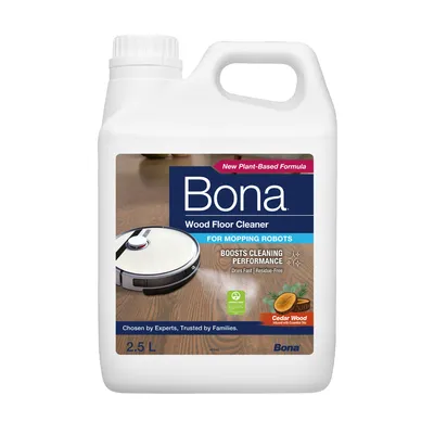Produktbild von Bona Holzbodenreiniger für Wischroboter 2,5 L​ zur Verwendung mit Wischrobotern und Nass/Trockensaugern, Konzentrat mit Zedernholz-Duft
