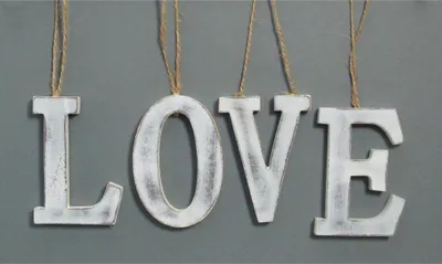 Produktbild von HOLZ-HÄNGER "LOVE" 4er Set. Ca. 20x8x1cm. Dekohänger "Liebe" in WEISS