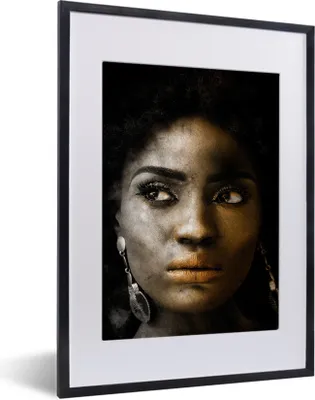 Produktbild von MuchoWow® MuchoWow® Gerahmtes Poster Frau - Ohrringe - Farbe 30x40 cm - Poster mit zchwarzem Bilderrahmen - Wandposter Schlafzimmer