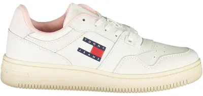 Produktbild von Damen Sportschuh in Weiß mit Rosa Details und herausnehmbarem Fußbett
