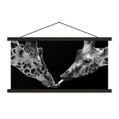 Produktbild von MuchoWow® Textilposter Tiere - Schwarz - Giraffe - Weiß - Porträt 120x60 cm mit schwarzem Rahmen - Dekoration Schlafzimmer