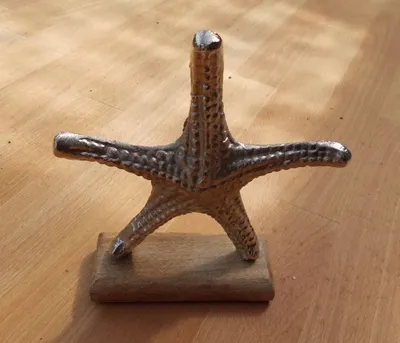 Produktbild von Deko- Seestern. Maritimes Dekoobjekt Aluminium + Holz massiv Handarbeit 16 cm