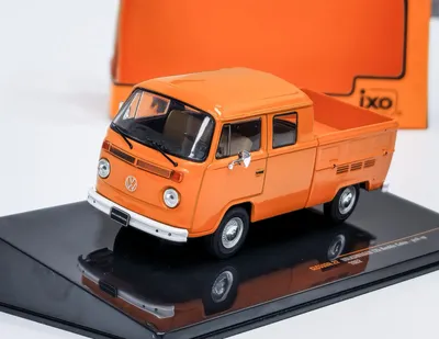 Produktbild von Ixo Models CLC598 VW T2 DoKa Pritsche 1972 orange 1:43