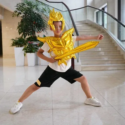 Immagine prodotto di Elmetto da cavaliere d'oro costume in foil 36x80