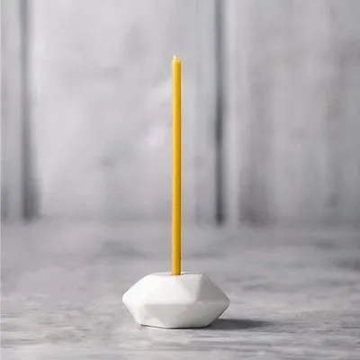 Imagen del producto de Soportes para velas puntiagudas de cerámica, hechos a mano, para velas delgadas, en color blanco