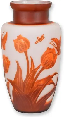 Productafbeelding van A Cameo Glass Vase 'Tulip'
