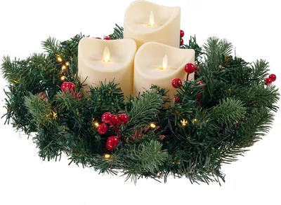 Produktbild von Künstlicher Adventskranz ca. Ø 35 cm mit 30er Lichterkette und 3 LED Kerzen | batteriebetrieben | Sicher in der Anwendung | Tannenkranz mit Zapfen und Beeren (3 Kerzen, creme)