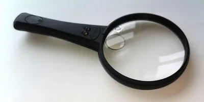 Produktbild von Wenko Hand-Lupe 2 in 1 mit LED Licht, 15 x 10 cm
