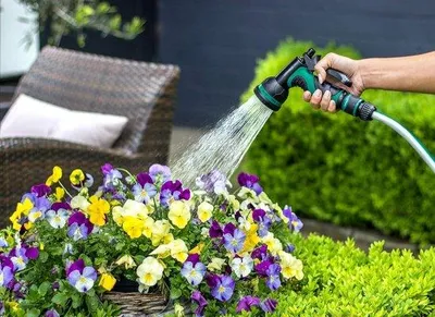 Produktbild von 10m Gartenschlauch mit Sprüher und Anschlüssen