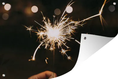 Obrázok produktu pre MuchoWow® Vonkajší plagát - Záhradná dekorácia ochrana súkromia - Záhradné plagáty pre záhradu - Ruka držiaca detskú zábavnú pyrotechniku - 120x180x0.2cm