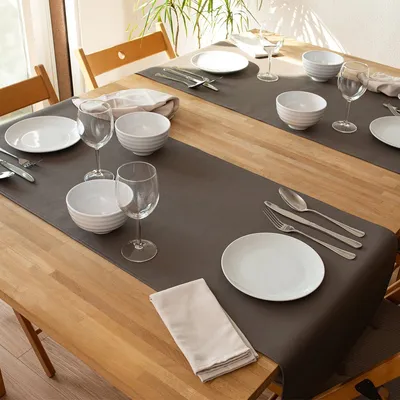 Produktbild von Monaco Fungi Tischläufer in Lederoptik | Tafelläufer Taupe 140x45cm