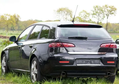 Zdjęcie produktu dla Pręty ze stali nierdzewnej chromowanej do dolnej półki bagażnika w modelu Alfa Romeo 159 Sedan +