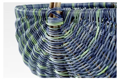Produktbild von Einkaufskorb aus geflochtenem Rattan - mehrfarbig blau - 50x35x23 cm