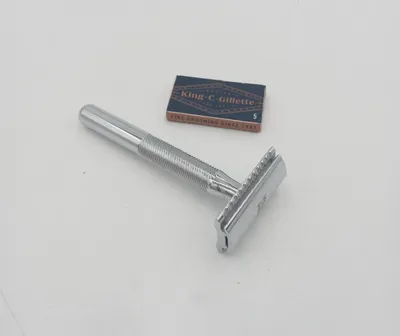 Image de Kit de rasage King C Gillette : rasoir de sécurité, soins de la barbe, soins du rasage, manche et lames en acier, utilisation en douceur, soins