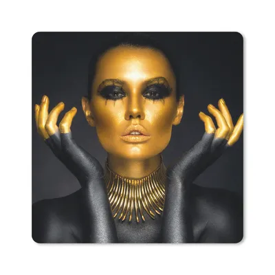 Produktbild von MuchoWow® Mauspad Mousepad Frau - Porträt - Gold - Luxus - Schwarz 20x20 cm - Mousepads - Maus Mat - Pad - Mausunterlage - Desk Mat - Bureauartikeln