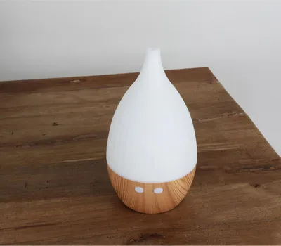 Produktbild von Aroma Diffuser Ø 10,5 x H 18,5 cm mit USB – moderner Luftbefeuchter und Duftspender mit LED-Beleuchtung, ideal für ätherische Öle und entspannte Atmosphäre